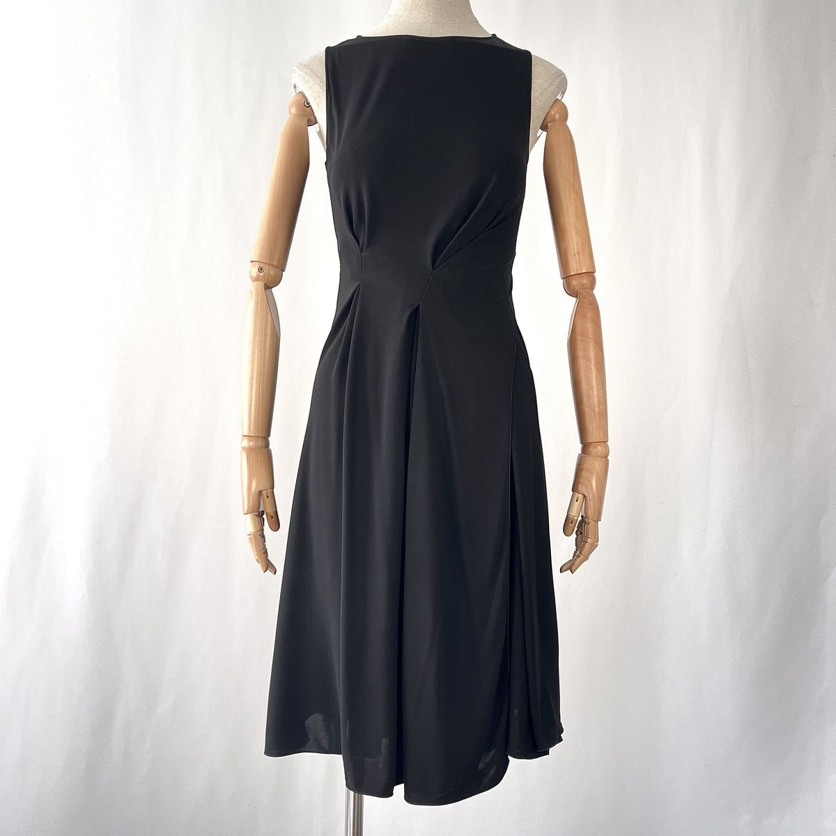 Salvatore Ferragamo Kleider: SALVATORE FERRAGAMO Black Dress – Neu (gemäss Beschreibung) aus Freienbach von Avviivva_Shop