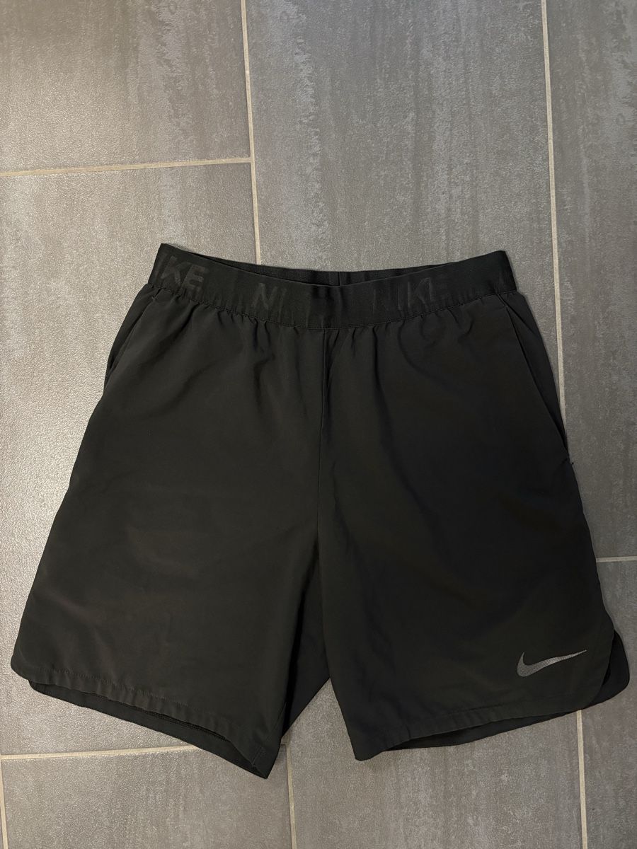 Nike Pantaloni: Nike Flex Short Vent M – Usato da Rümlang venduto da svent 1