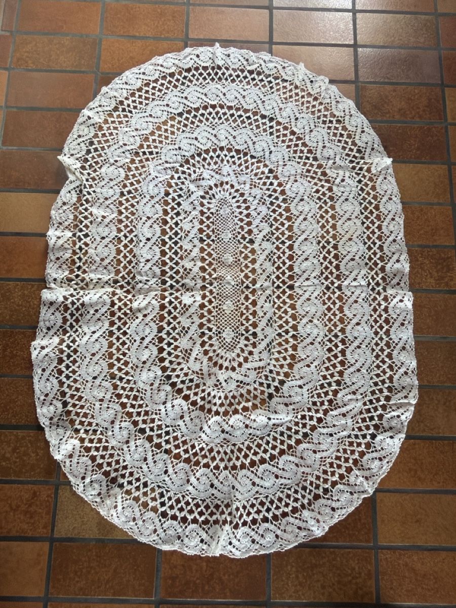 Sonstige Tischwäsche: Häkeldecke gross oval – Gebraucht aus Freidorf TG von ibipatria