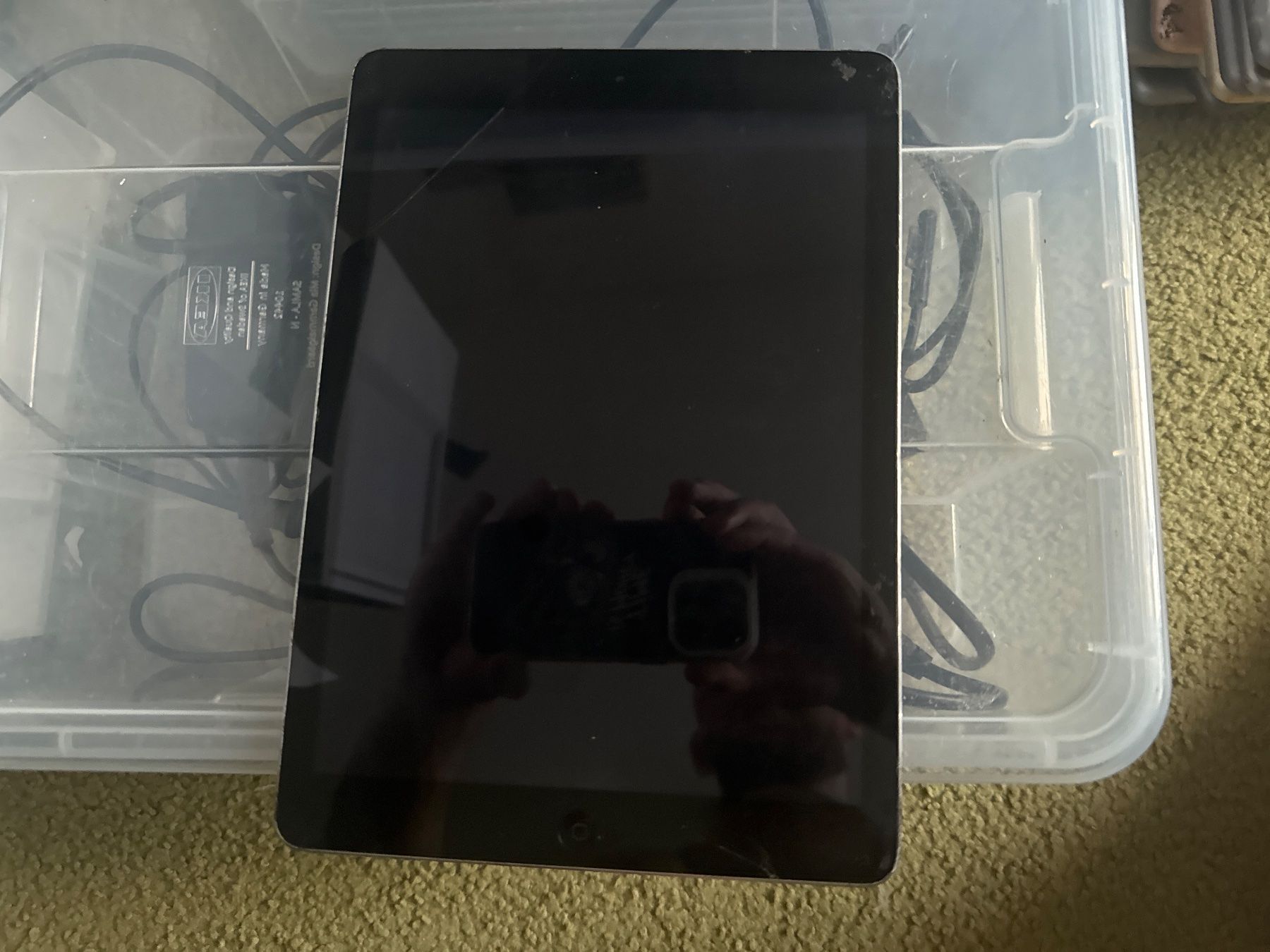 Apple Tablettes PC: Ipad Air - A1474 - icloude – Défectueux à Olten par HoYa01 1