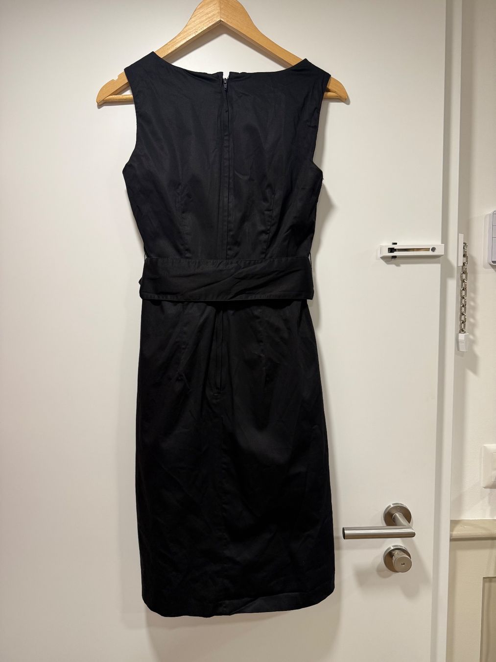 H&M Vestiti: H&M Etuikleid mit Gürtel Grösse 36 – Usato da St. Gallen venduto da kka_l9wg 1