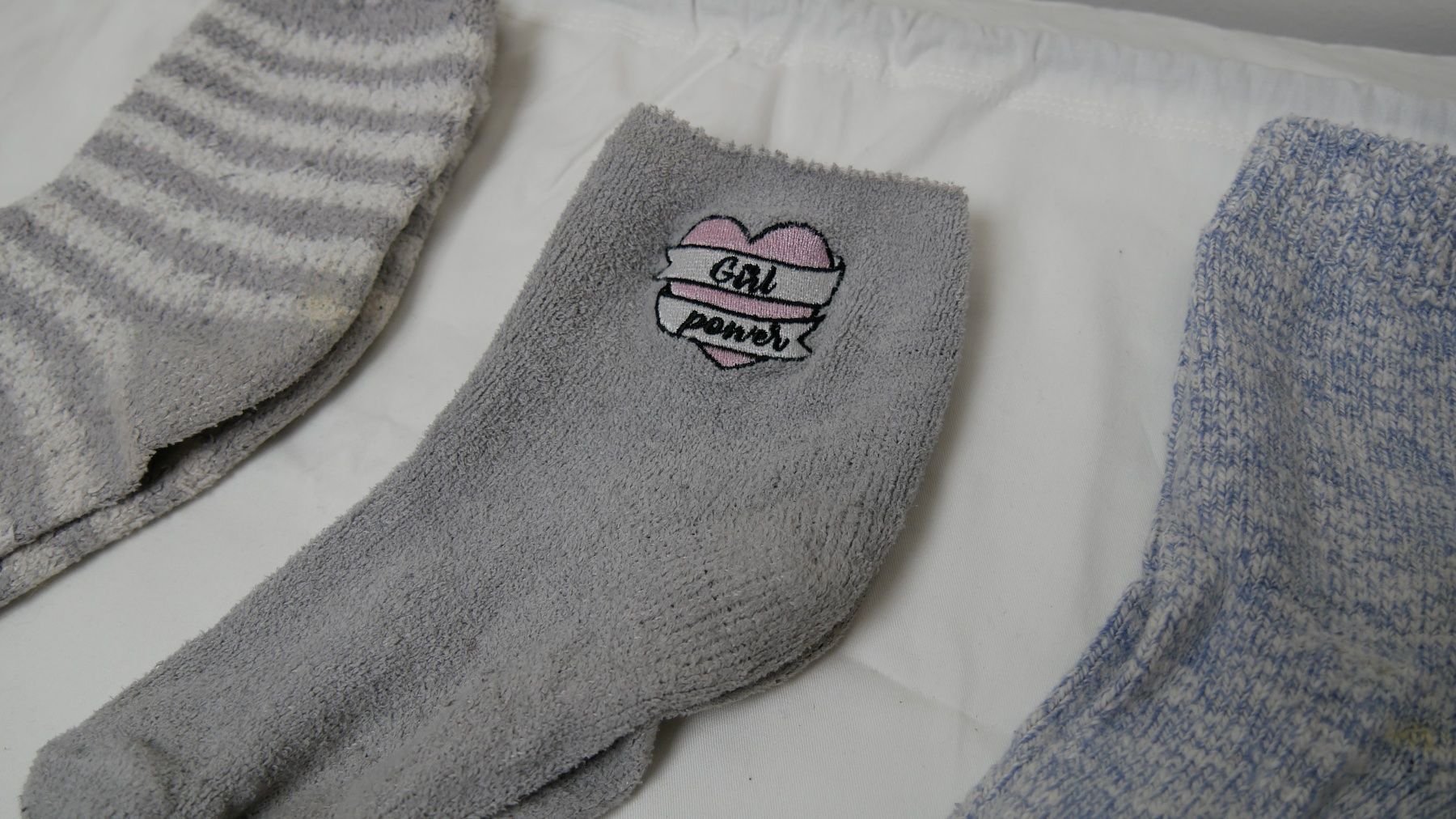 Calze: Socken Set grau Herz Kuschelsocken – Usato da Zürich venduto da julia_vina 1
