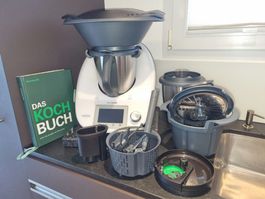 Thermomix TM5 inklusive umfangreichem Zubehör