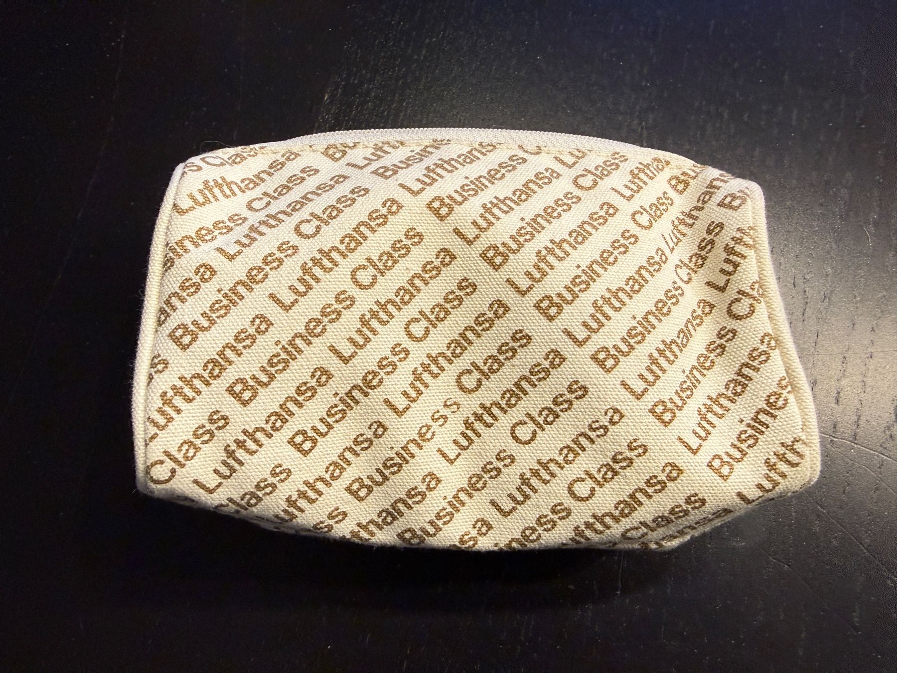 Custodie per cosmetici: Lufthansa Business Class Necessaire Täschli Vintage – Usato da Erstfeld venduto da Mario_boe0
