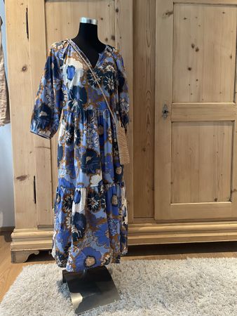 NOA NOA Kleid Blumenmuster Grösse 40 neuwertig