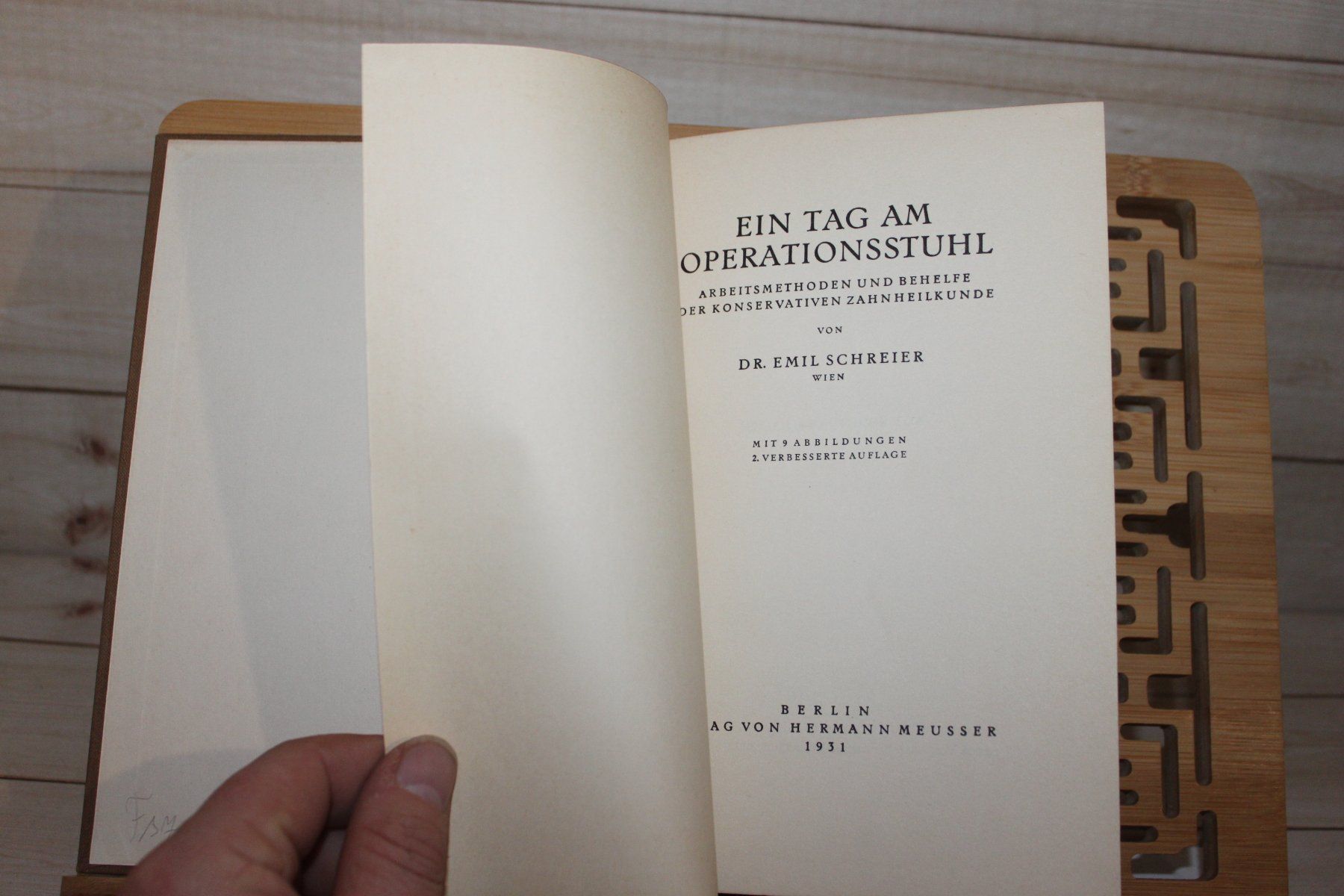 Libri: Ein Tag am Operationsstuhl. Arbeitsmethoden und Behelfe der – Usato da Kaden venduto da Buchantiquariat 1