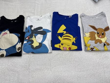 Lot de 4 t-shirts Pokémon H&M taille 134/140 bon état