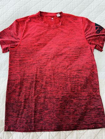 Adidas T-Shirt rot schwarz meliert Sportshirt Grösse M