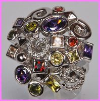Grosser Ring in aussergewöhnlichem Design weiss Vergoldet