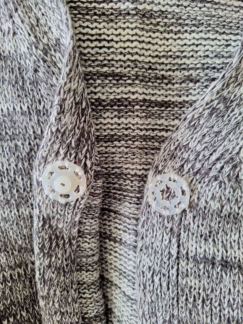 Maglioni & Felpe: Mädchen Strickjacke Gr. 134, grau meliert – Usato da Worb venduto da nfsolutions 3