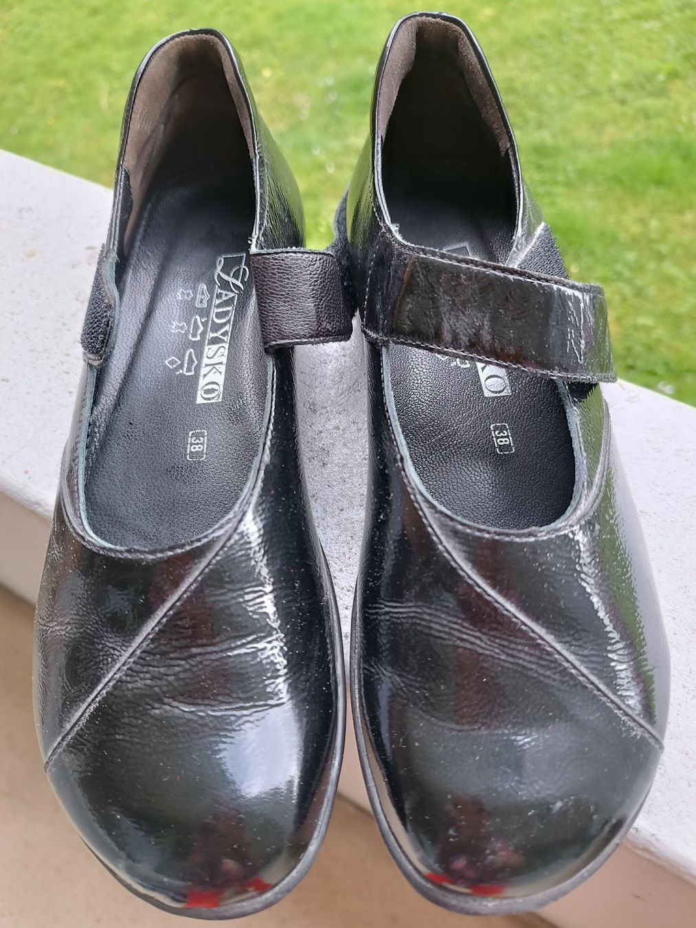 Scarpe da donna: Lederlackschuhe schwarz Grösse 38 mit Klettverschluss – Usato da Horn venduto da sonjamenzi 1
