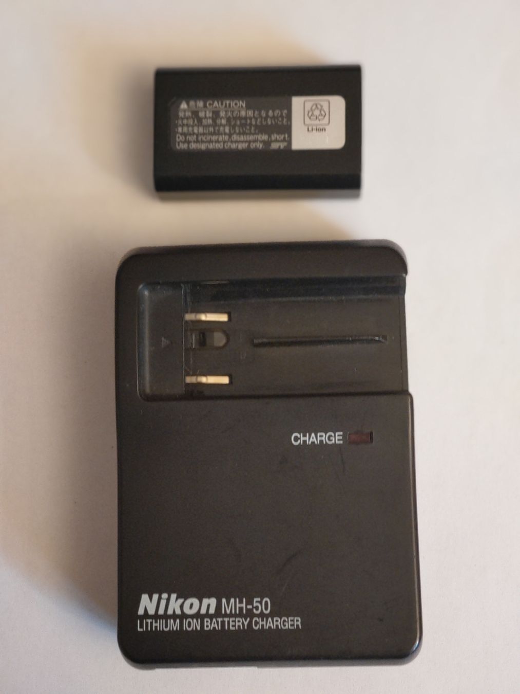 Nikon Altri Accessori: Nikon MH-50 Ladegerät und  Batterie – Usato da St. Gallen venduto da kamel27