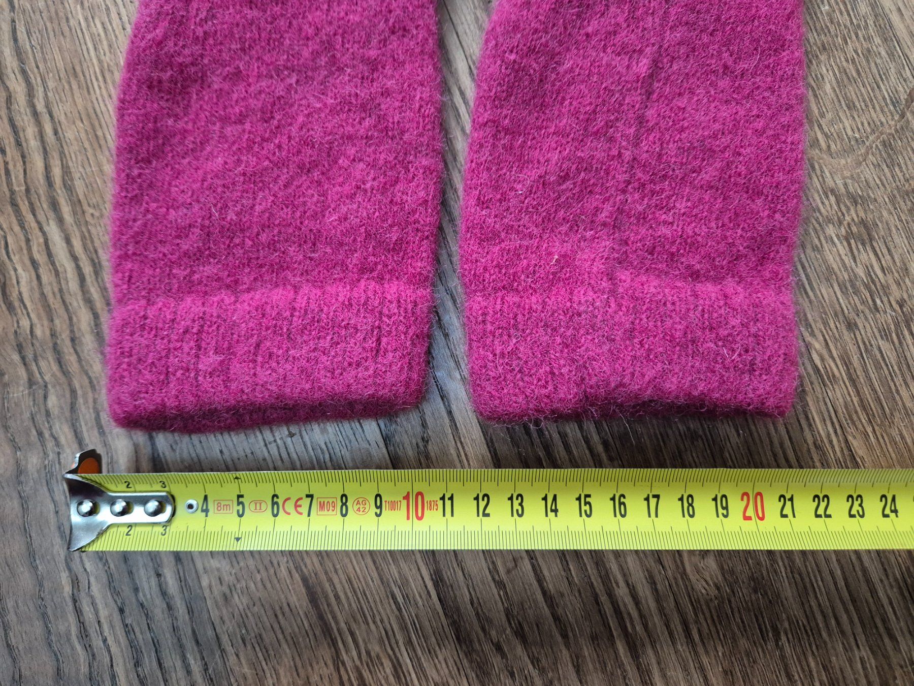 Socken: Handknitted 100% wool pink yoga socks – Gebraucht aus Zürich von monadiederich 1