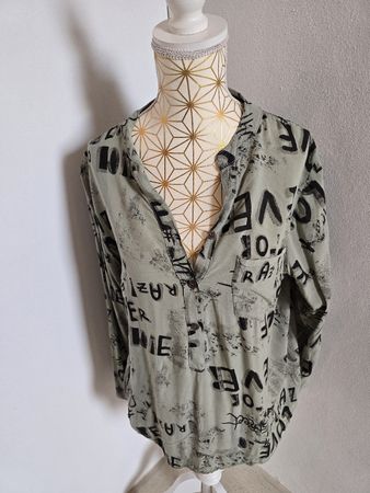 Damen Bluse Viskose oliv mit Schriftzug guter Zustand