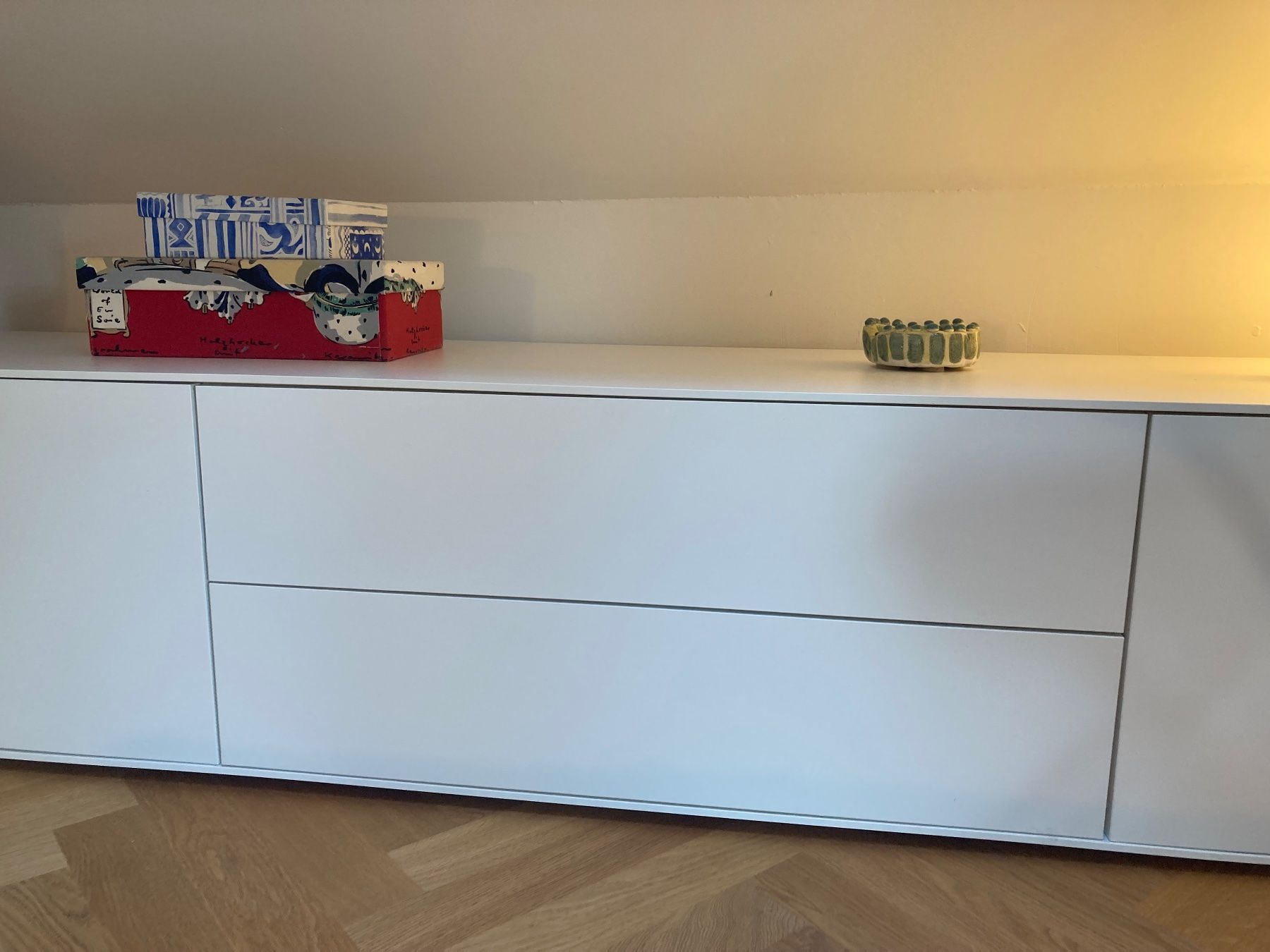 Cassettiere: SCHUBLADENMÖBEL I / LOW SIDEBOARD MIT VIER SCHUBLADEN – Usato da Edlibach venduto da SELECTION-26 4