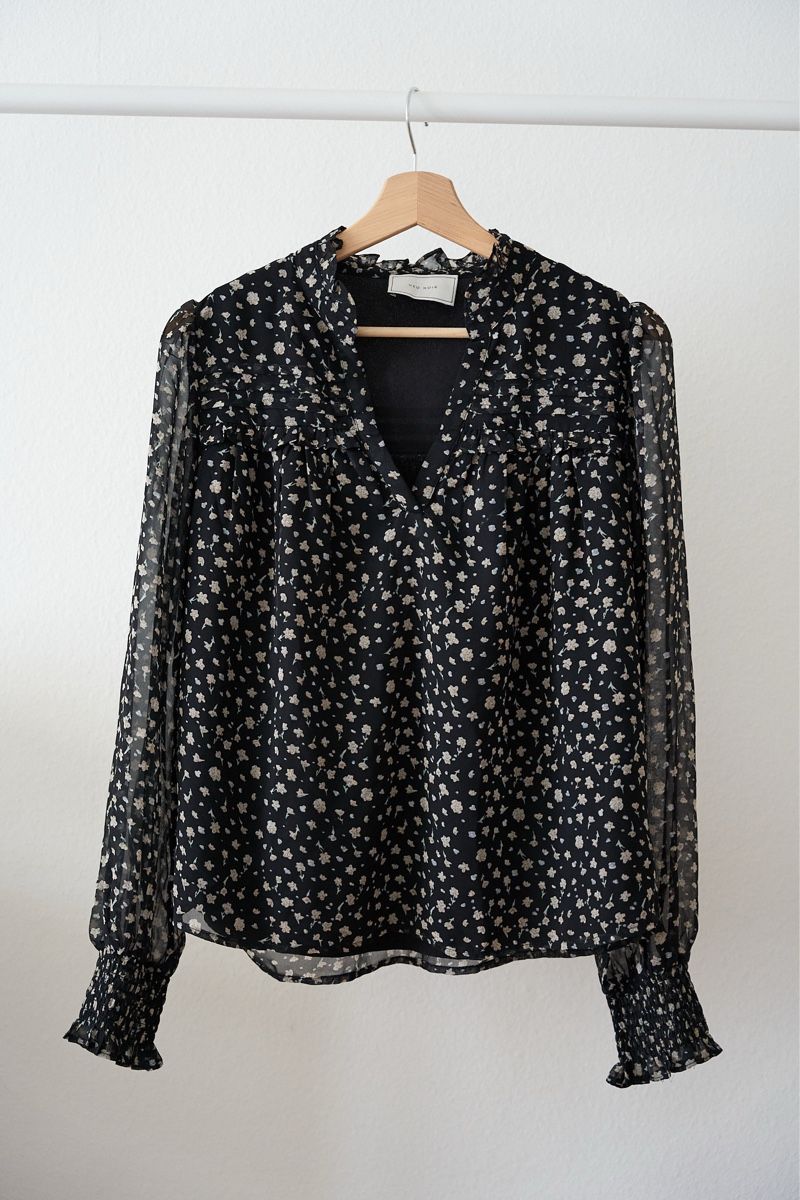 Blusen: Neo Noir Bluse Grösse 36 Blumen edel – Neu (gemäss Beschreibung) aus Olten von Sebbwen