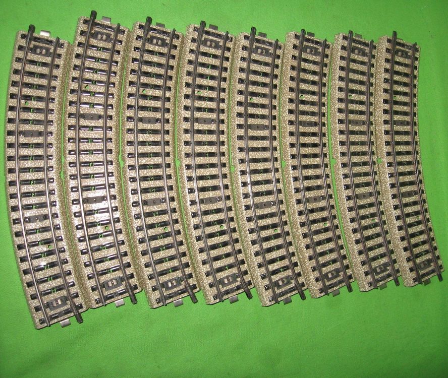 Märklin Rail Courbe Douce Gauche H0 – Voie C, Rayon Intérieur 360 Mm, Compatible Avec Commande électrique 74492 – Emballage Assorti