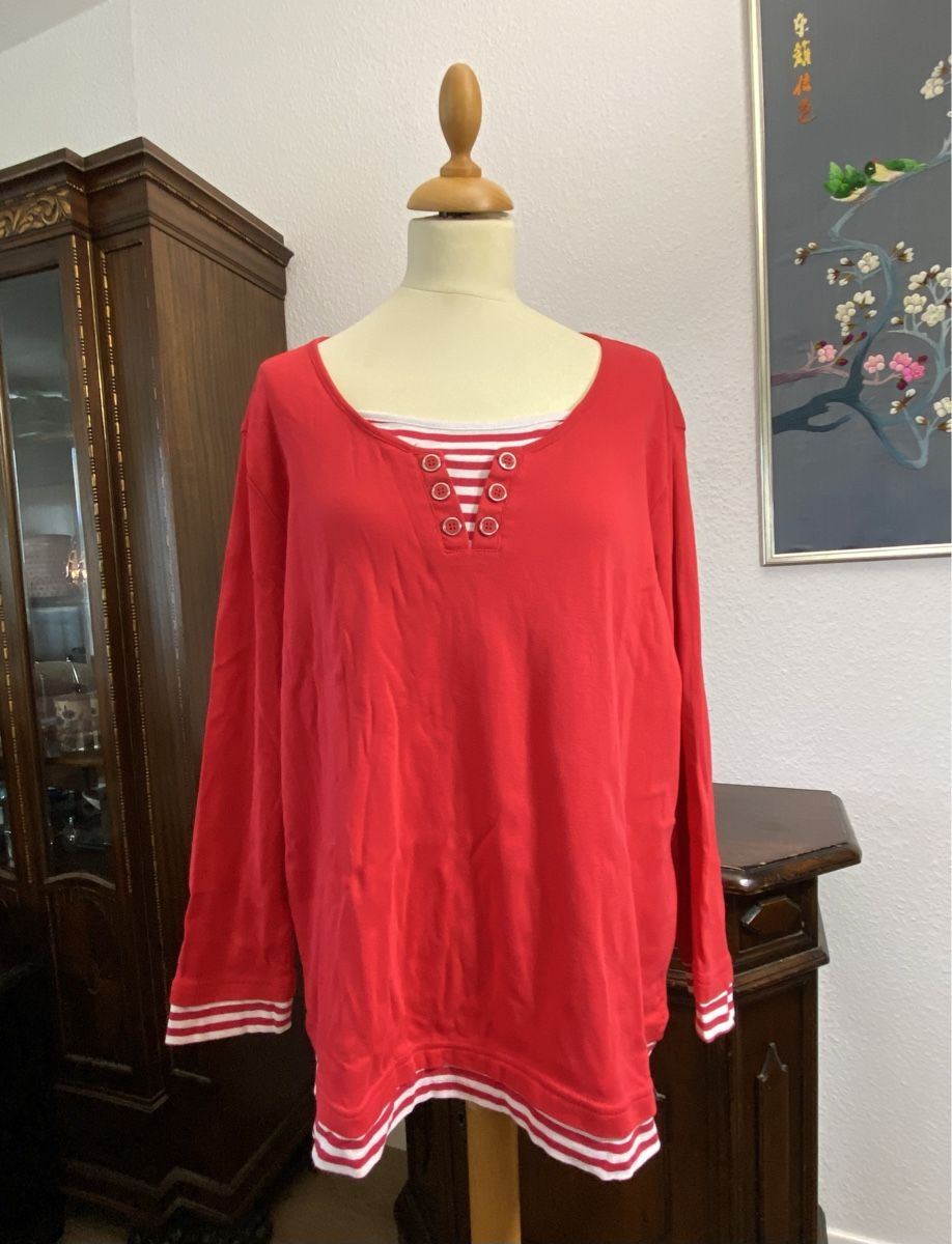 T-shirt: Rotes Damen Shirt, langarm, Grösse  44 – Usato da Fislisbach venduto da KolibriSecondhand