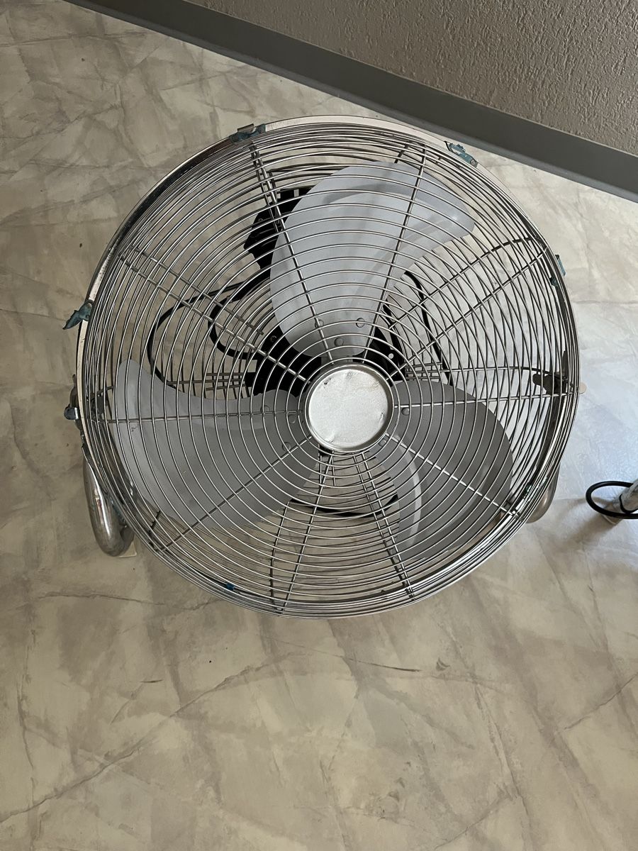 Primotecq Ventilatoren: Bodenventilator Chrome – Gebraucht aus Wilen b. Wollerau von urs_9s5y