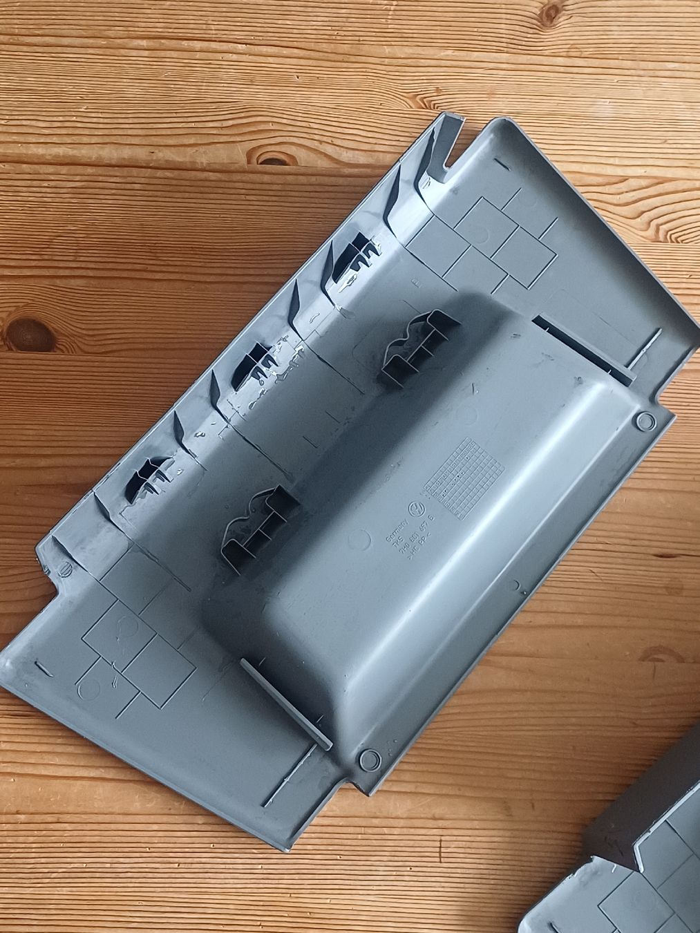 VW Alle Autoersatzteile: VW Multivan T5 2003-2009 Sitz Verkleidung  – Gebraucht aus Domat-Ems von Waterbikes 2