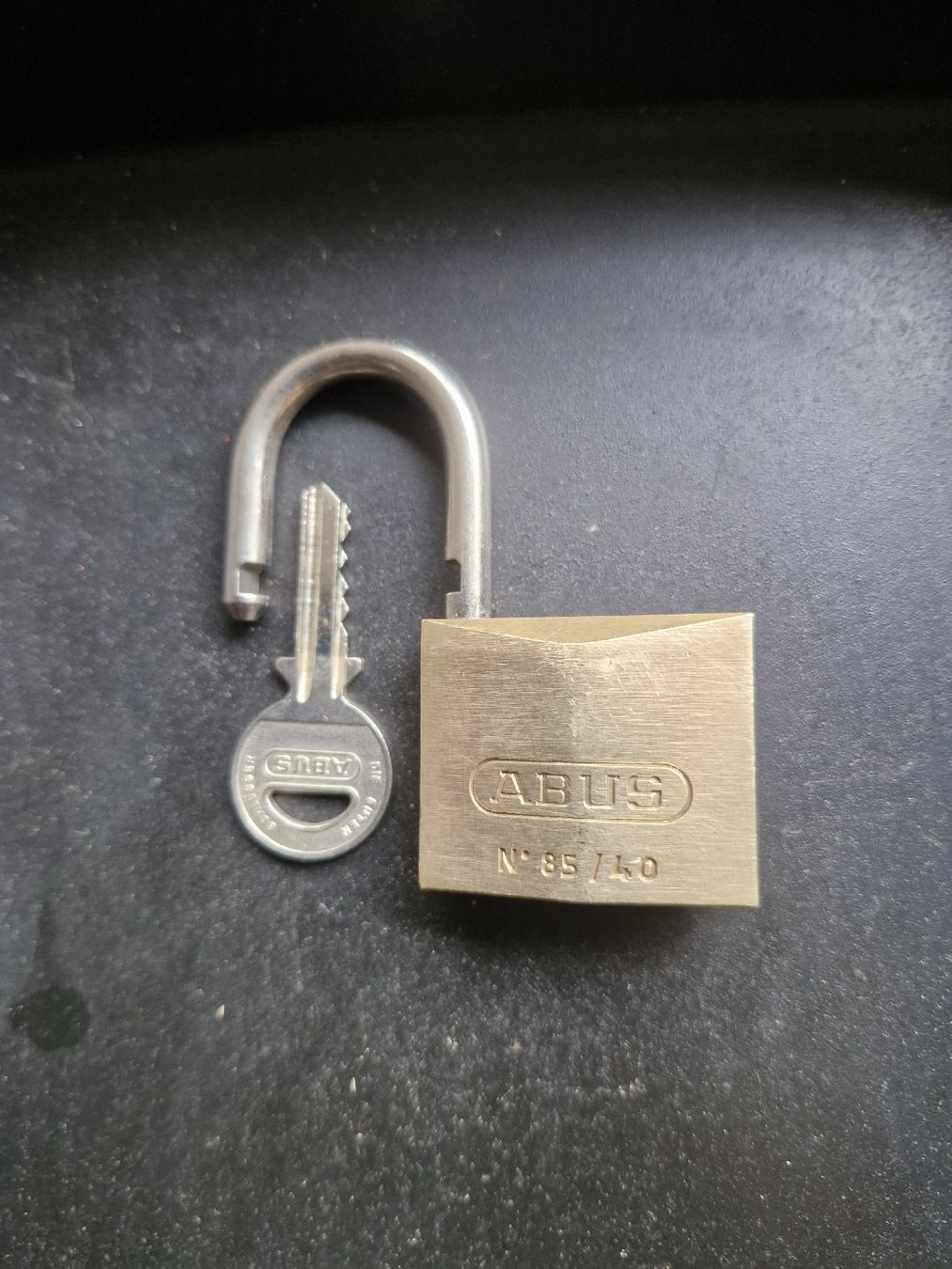 Abus Lucchetti: ABUS Vorhängeschloss, Messing, 85/40 inkl. Schlüssel – Difettoso da Fisibach venduto da sare01 1