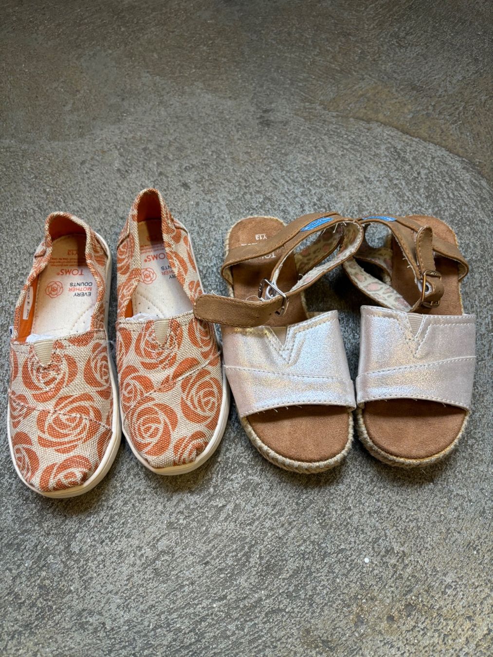 Toms Scarpe per ragazzi: Toms Enfants Taille 31 pack 2 – Nuovo e nell'imballaggio originale da Orbe venduto da D-stockFactory-Orbe