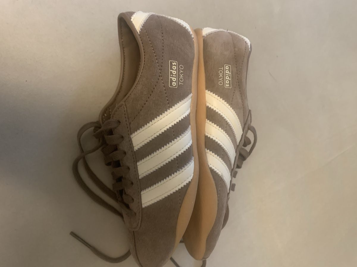 Adidas Chaussures femmes: Adidas Turnschuhe  – D'occasion à Bergdietikon par zor_856j 1