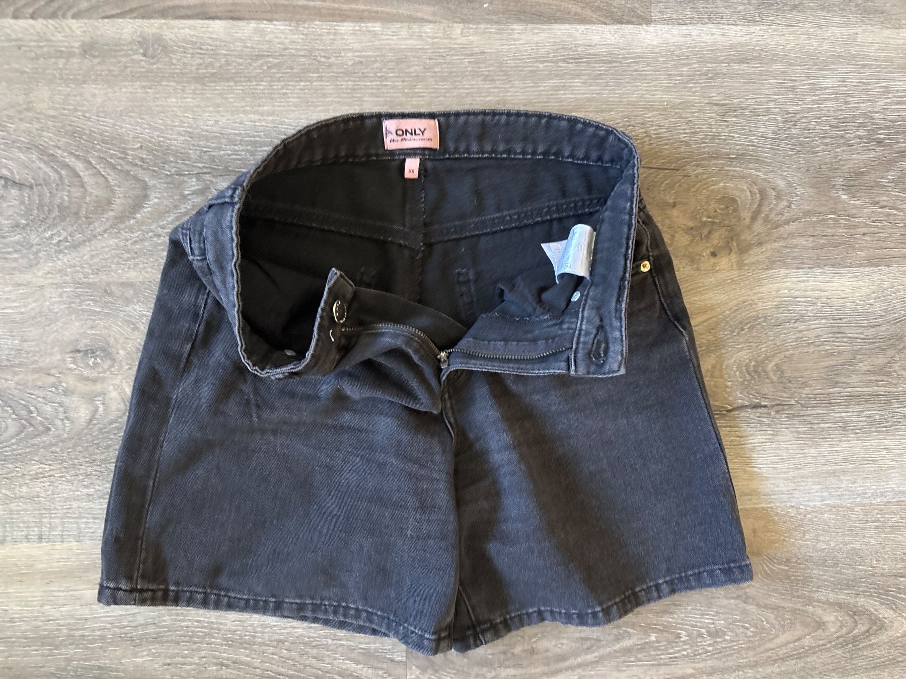 Only Pantalons: Only - Short Gr.XS – D'occasion à Baden par frb_2cjk 3