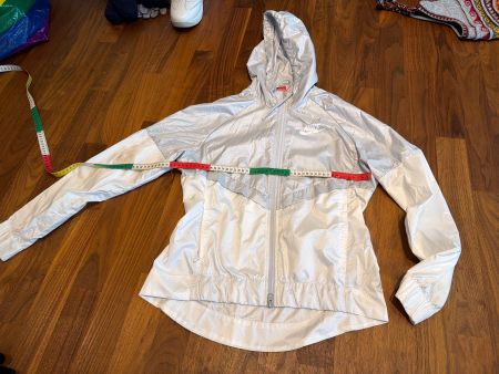 Nike Windrunner Jacke Damen Grösse S mit Flecken