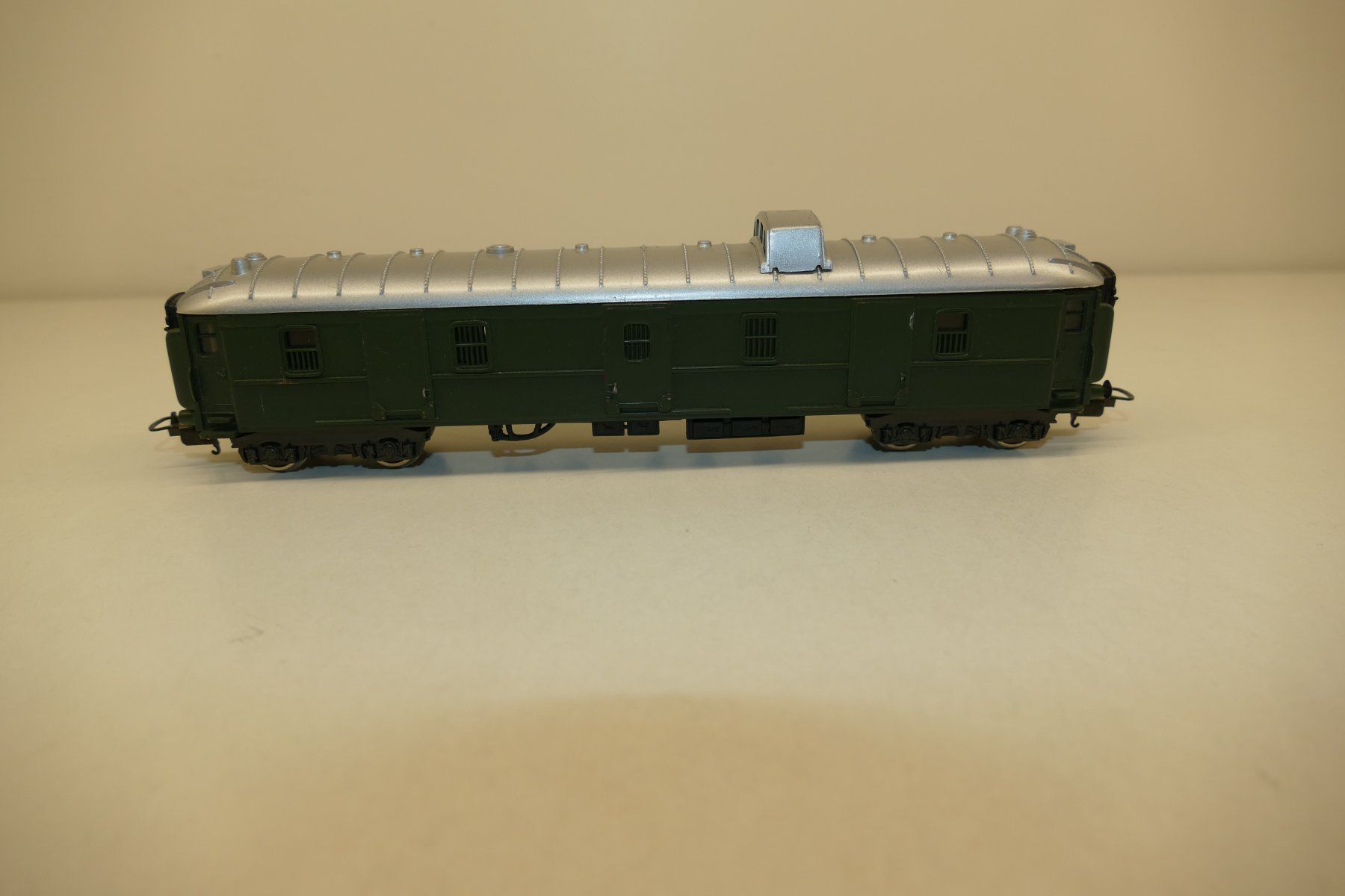 Lima Modelleisenbahnen: Lima H0: Gepäckwagen grün – Gebraucht aus Niederhasli von rail-duerst 2