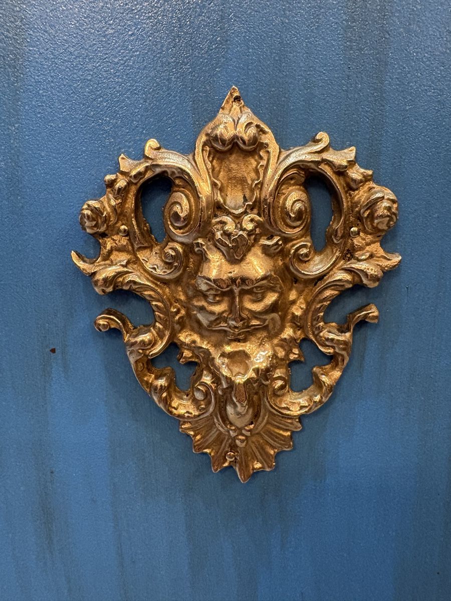 Cassettiere: Extravagante Kommode im Louis-XV-Stil – Usato da Wädenswil venduto da Vollwertig 3