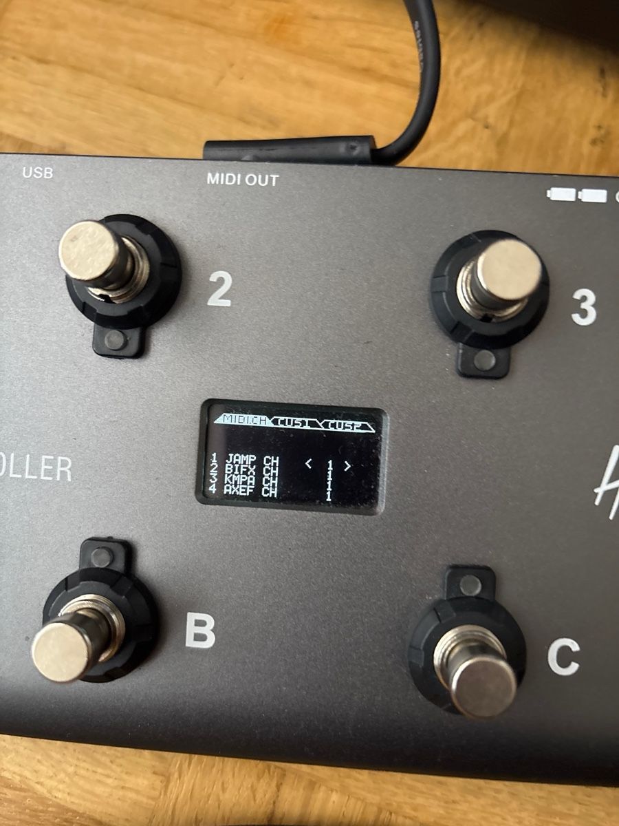 Harley Benton Instruments de musique: Harley benton MP100 Midi controller  – D'occasion à Bussigny par boj_s8zx 1