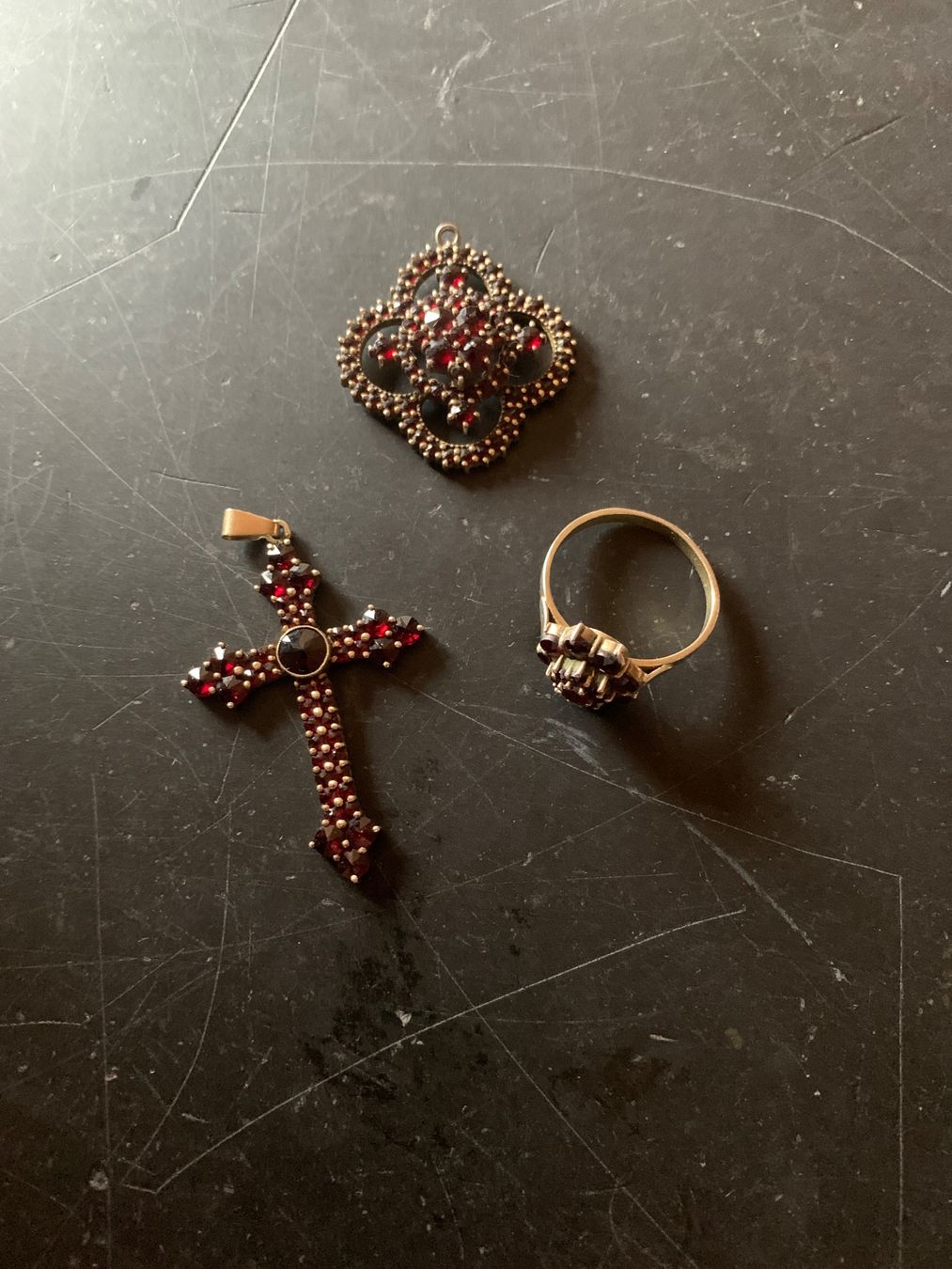 Altri gioielli: Biedermeier Granatschmuck 800 Silber Konvolut – Usato da Valbella venduto da and_2sq7 1