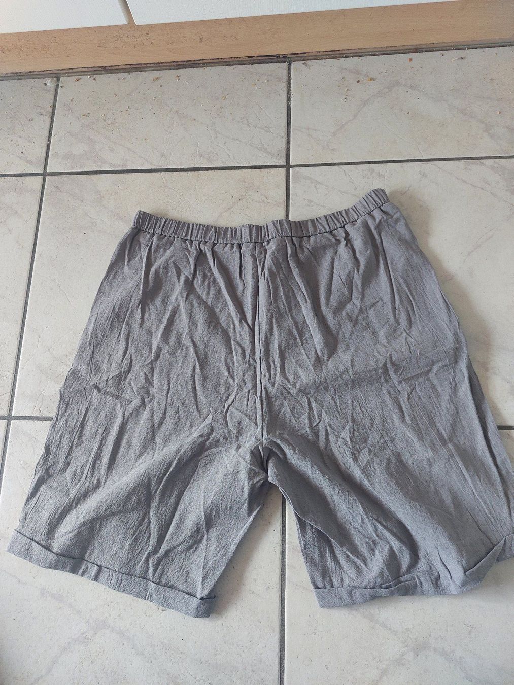 Pantalons: Kurze Hose Grau Grösse 2 XL – Neuf (Voir description) à Grafenried par Bidu32 1