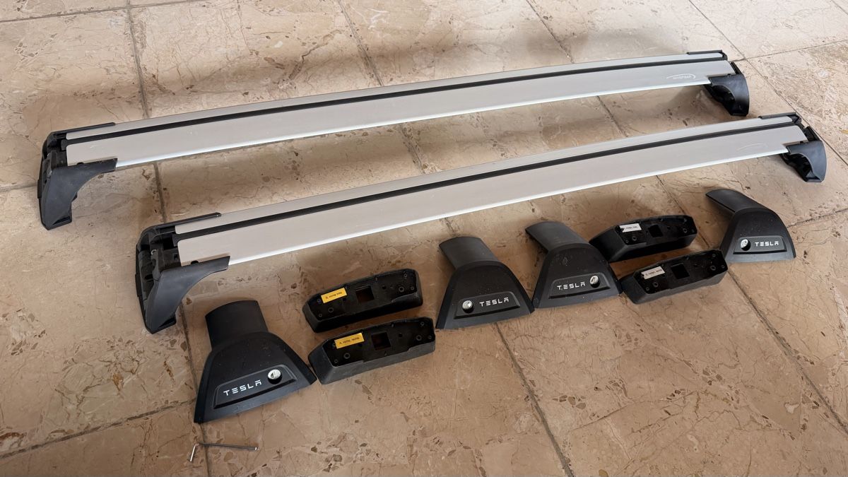 Whispbar Barres de toit: Tesla Dachträgersystem Whispbar silber – D'occasion à Meikirch par Konkursverwertung