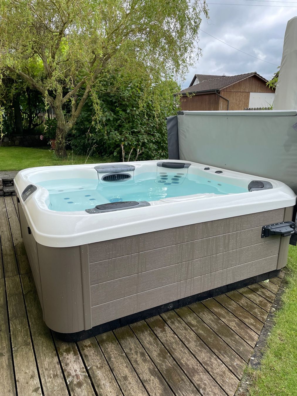 Villeroy & Boch Whirlpool: Whirlpool Villeroy&Boch R6L – Usato da Menziken venduto da Tavoll 1