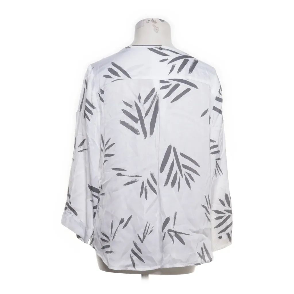 Nile Camicette: Bluse NILE weiss grau mit Muster Grösse M  – Usato da Lausanne venduto da Danash 1