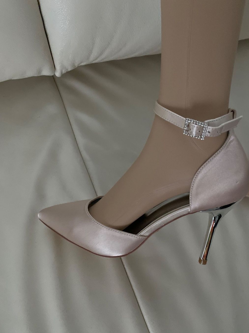 Scarpe da donna: Extravaganter edler Damenpumps mit Perlen, puder, Gr. 39 – Nuovo e nell'imballaggio originale da Winkel venduto da ferrari2022 2