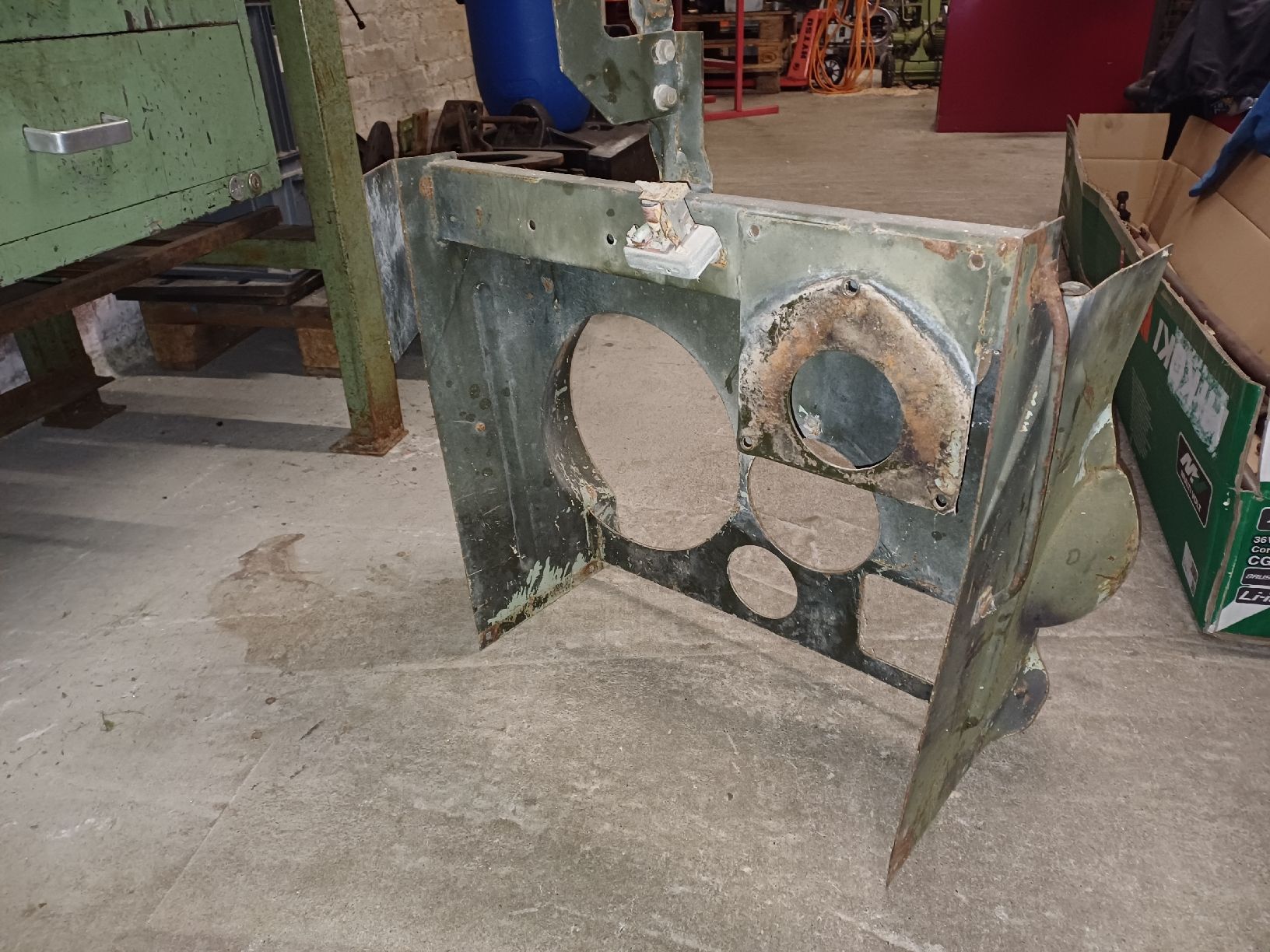 Deutz Trattori: Deutz D8006 Luftfiltertrennwand – Usato da Recherswil venduto da Deutzd8006Fahrer