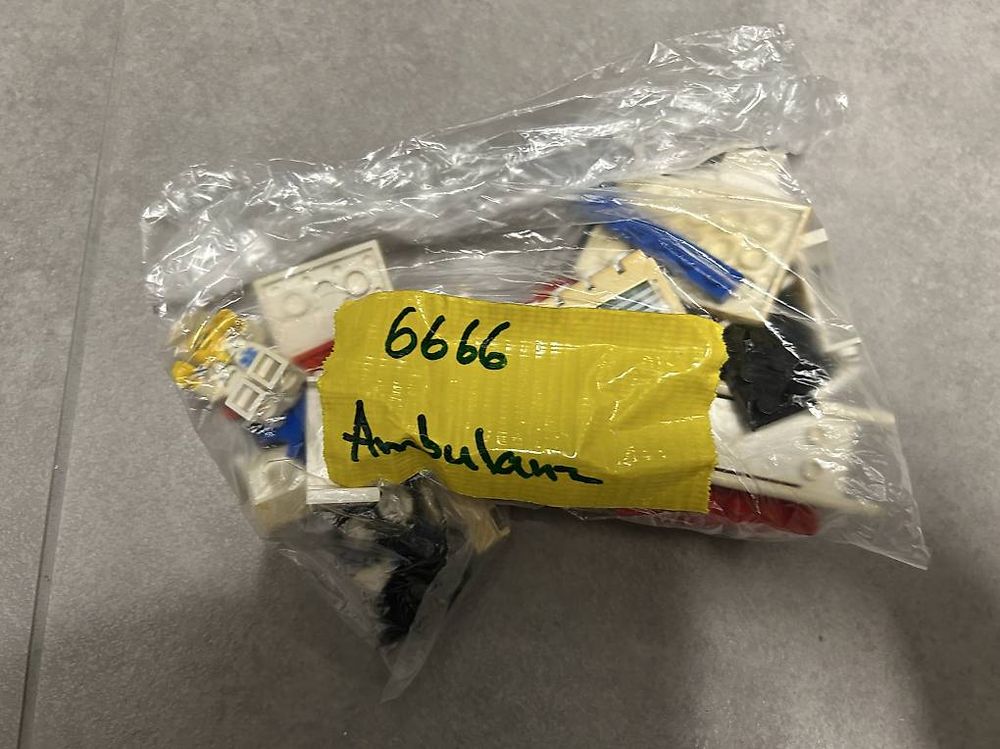 Lego Giocattoli: Lego 6666 Ambulanz – Usato da Täuffelen venduto da Mmiro9 1