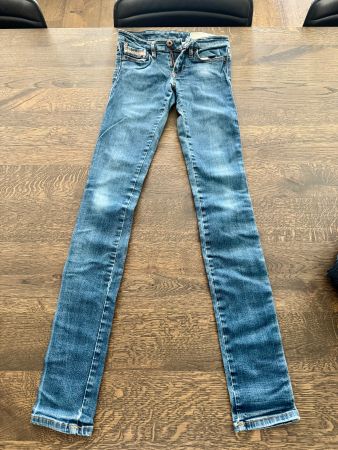Jeans Diesel blau schmal geschnitten gebrauchter Zustand