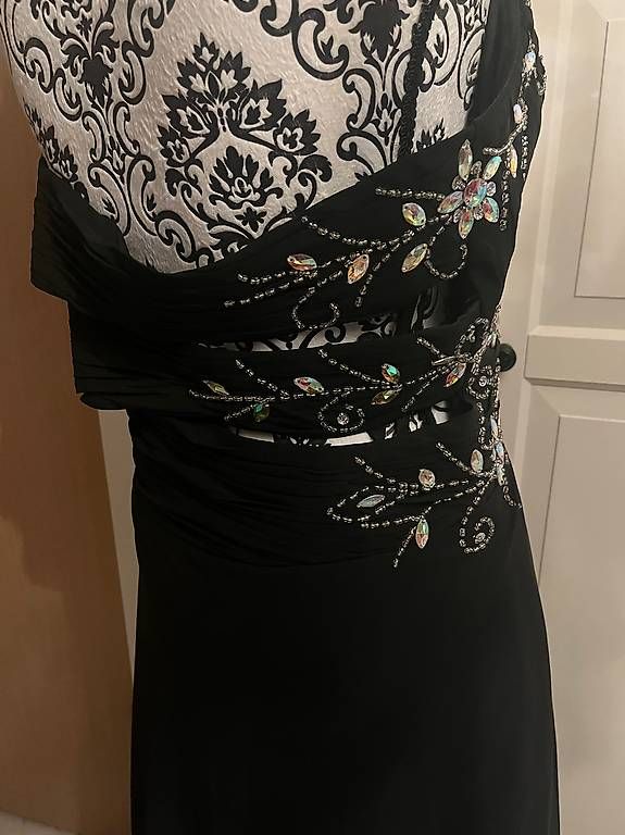 Vestiti: Neu Abendkleid gr M schwarz – Usato da Neuenegg venduto da dur_b79r 2