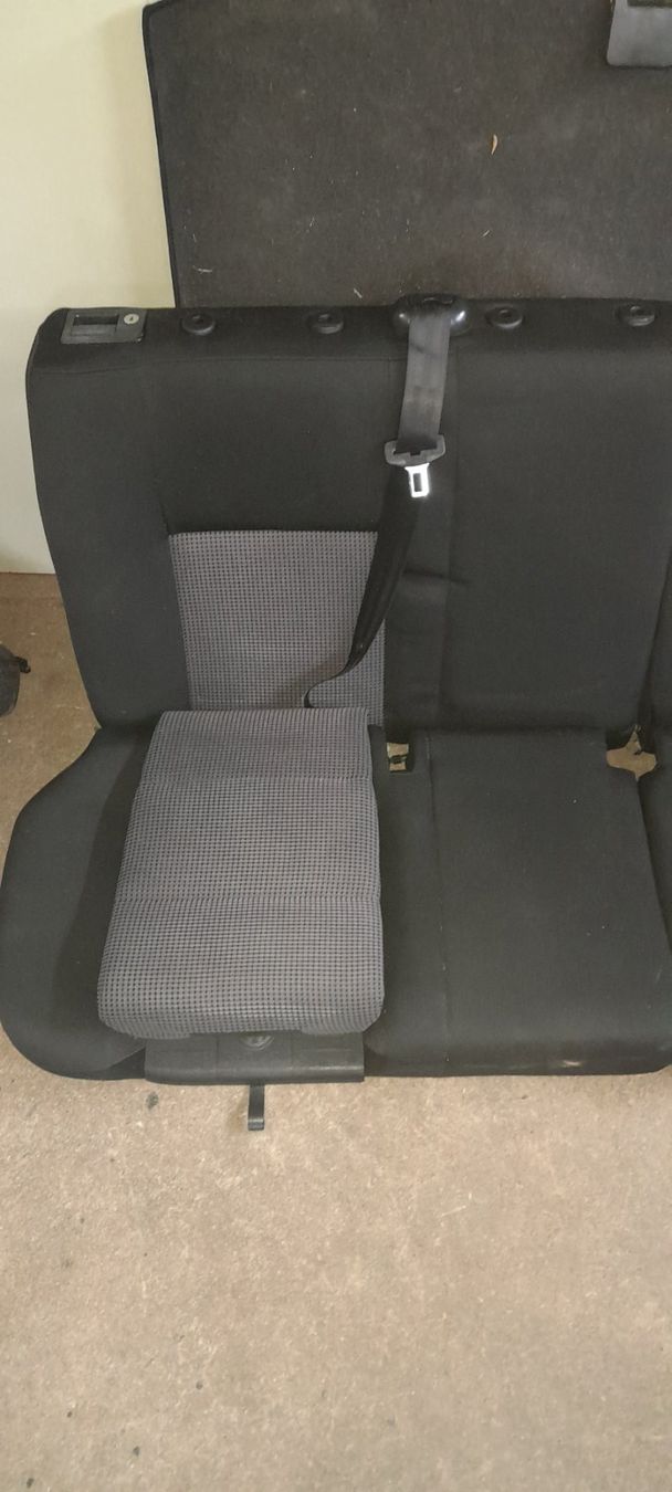 Tutti pezzi di ricambio auto: Sitzgarnitur VW Bora Limousine – Usato da Cham venduto da vento9 2