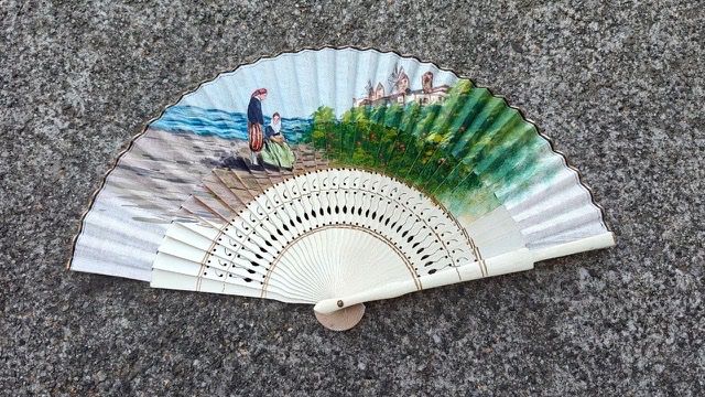 Toutes les décorations: Handfächer – D'occasion à Biezwil par gsiegenthaler