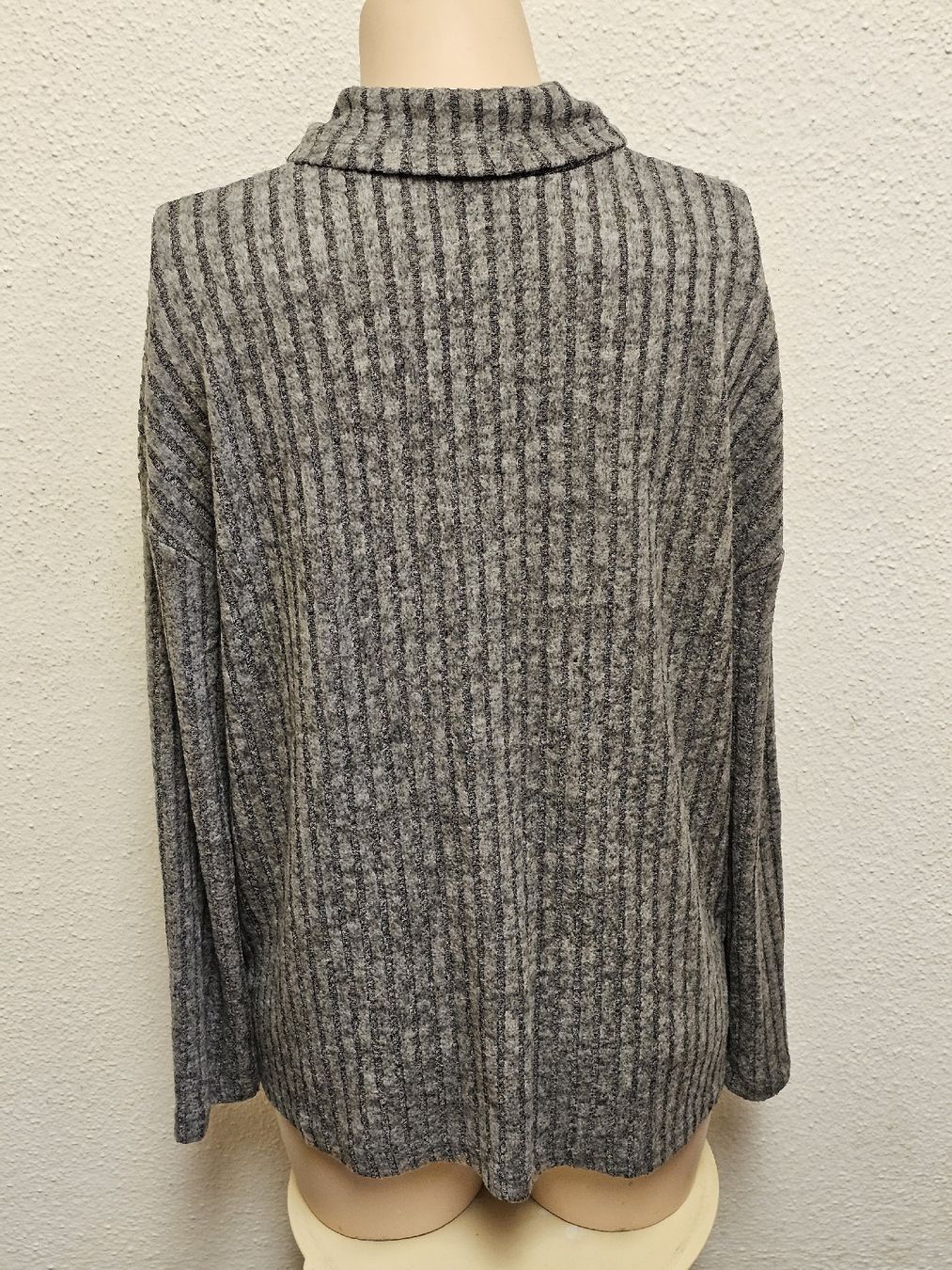 Shein Lotti di vestiti: SHEIN Strick-Set 2-teilig Pullover & Hose Gr. L – Usato da Urdorf venduto da ole_mrp9 5
