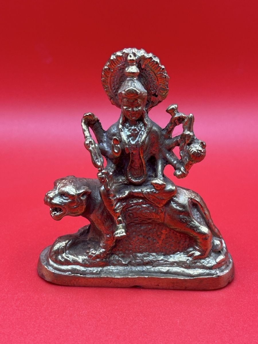 Sculture & Statue: Durga auf Tiger, kleine Statue – Usato da Root venduto da 156500