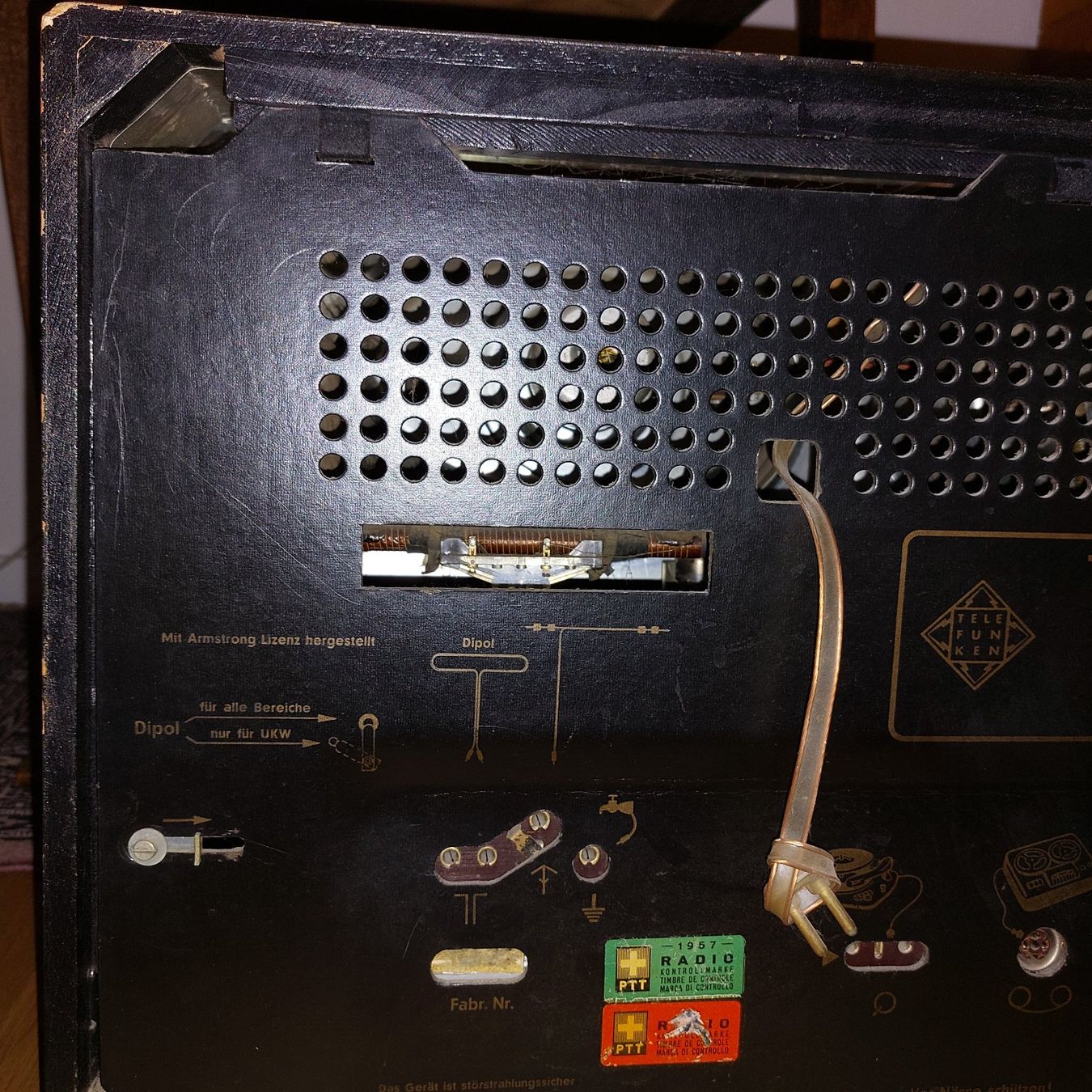 Telefunken Radio: Röhrenradio Telefunken Concertino – Difettoso da Opfikon venduto da Carslo5 1