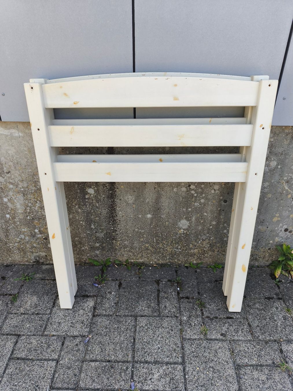 Letti: Halbhochbett weiss mit Maserung – Usato da Bettwiesen venduto da brisan