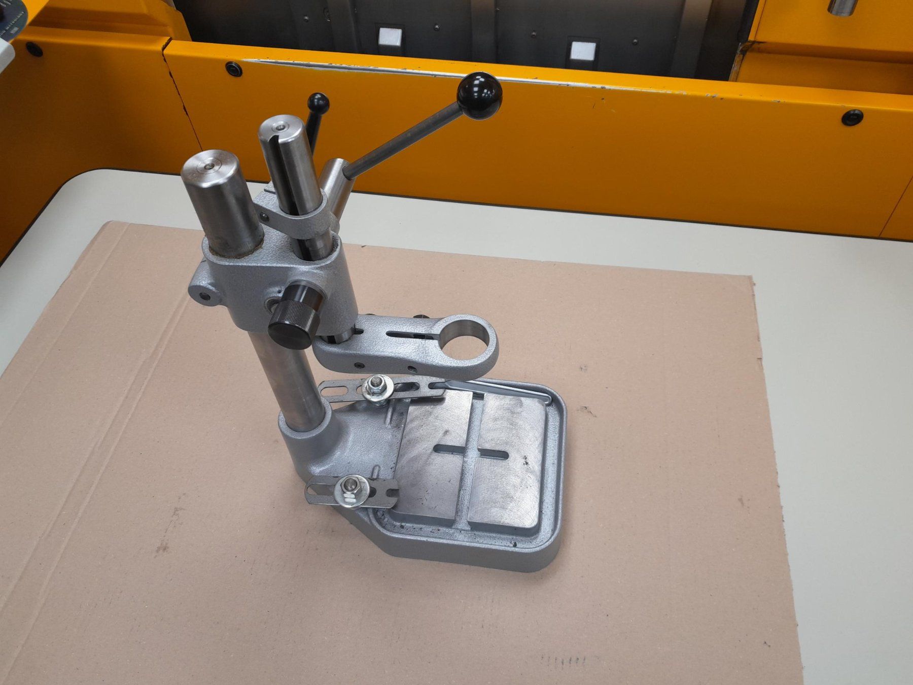Sonstige Dekorationen & Accessoires: DUSS Tischbohrständer KB43 – Gebraucht aus Rümlang von BKCH