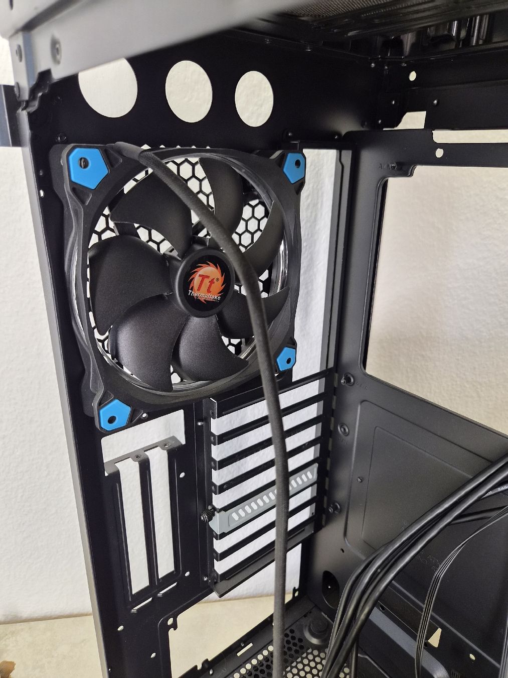 Thermaltake Custodie: Thermaltake PC Gehäuse unvollständig – Usato da SCHAFFHAUSEN venduto da Atami99 2